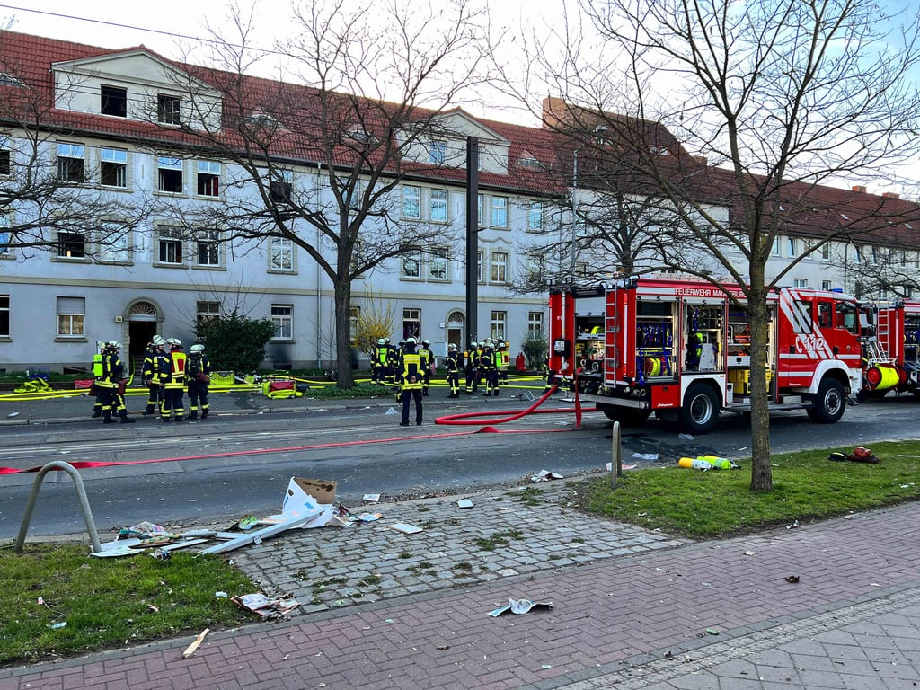 In einem Mehrfamilienhaus in der Straße Alt Fermersleben in Magdeburg war es am 11. April zu einer Explosion gekommen.