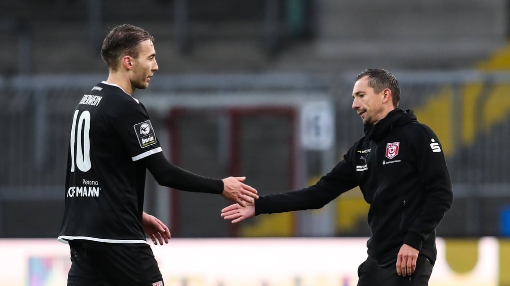 HFC-Trainer André Meyer bedauert den Weggang von Michael Eberwein (l.), kann die Entscheidung aber nachvollziehen.