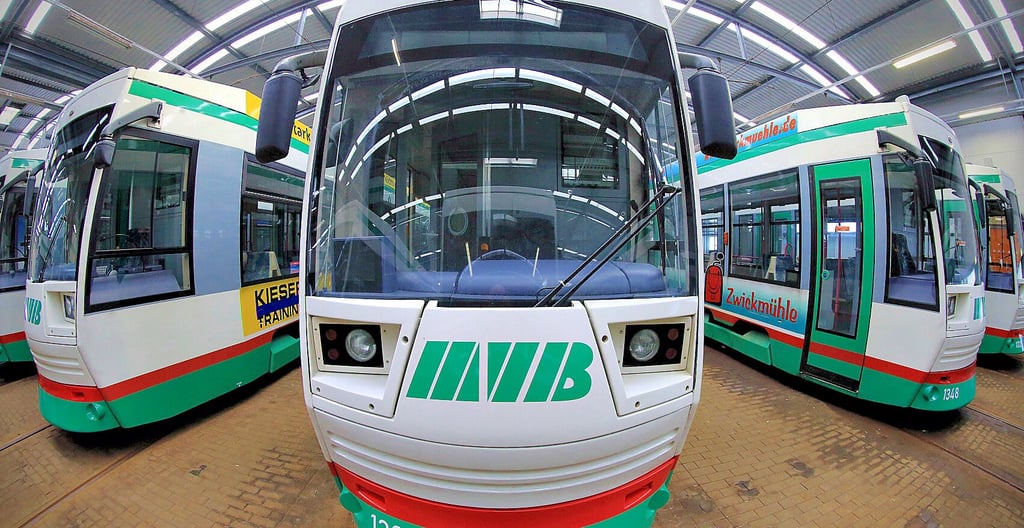 Mit Bahn und Bus zu Großevents in Magdeburg: Die Ratsfraktion der Linken möchte eine verpflichtende Koppelung von Eintrittskarten für Großevents und MVB-Kombi-Tickets.