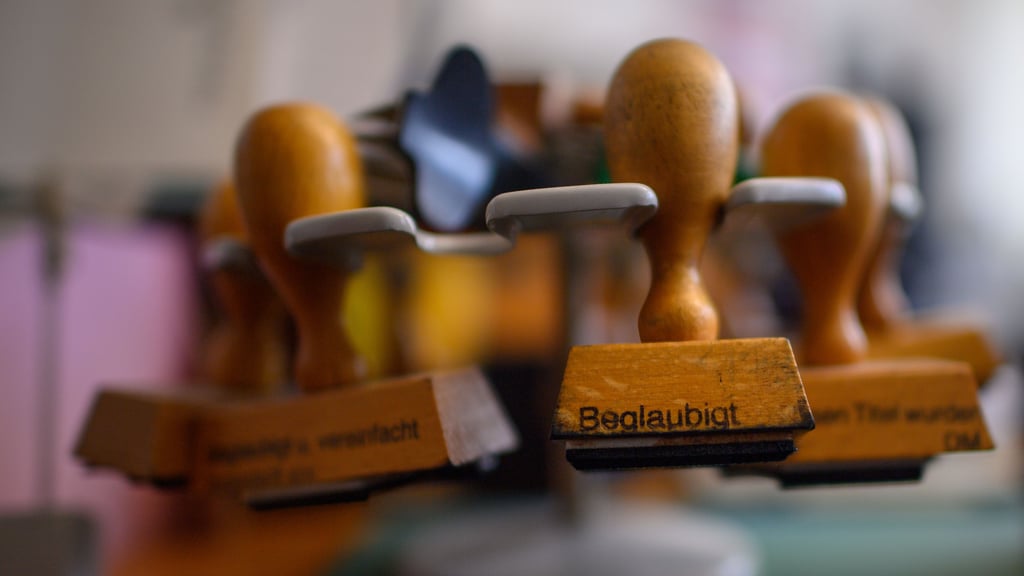 Die Gerichtsvollzieher der ostdeutschen Bundesländer fordern angesichts eines Nachwuchsmangels und komplexerer Aufgaben eine Neuausrichtung der Ausbildung.