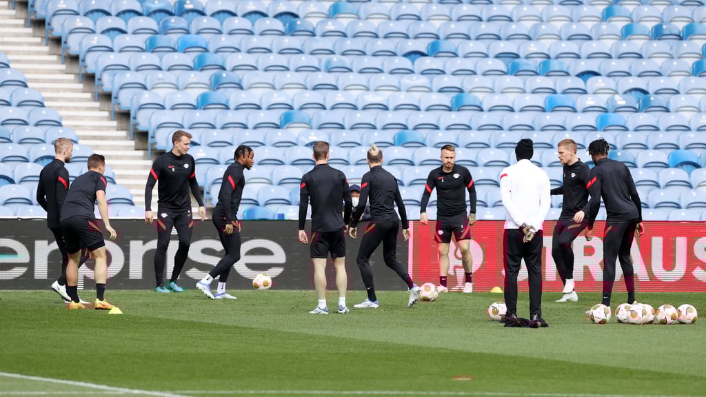 Alle Mann an Bord: Der RB-Kader beim Kennenlerntraining im Ibrox zu Glasgow