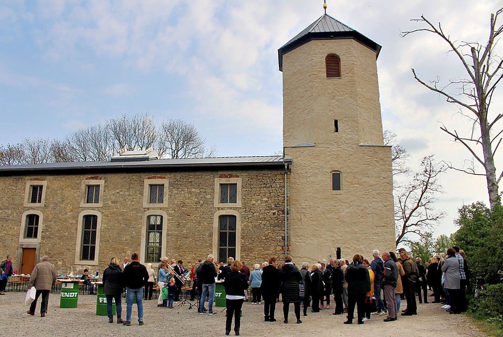 Viele Gäste wollten sich die Hordorfer Kirche nach Beendigung der Turmsanierung ansehen.