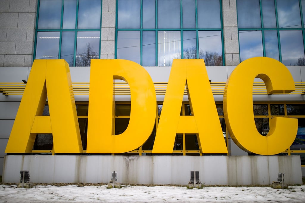 ADAC: „Beim Spritverbrauch hilft langsameres Fahren sicher.“