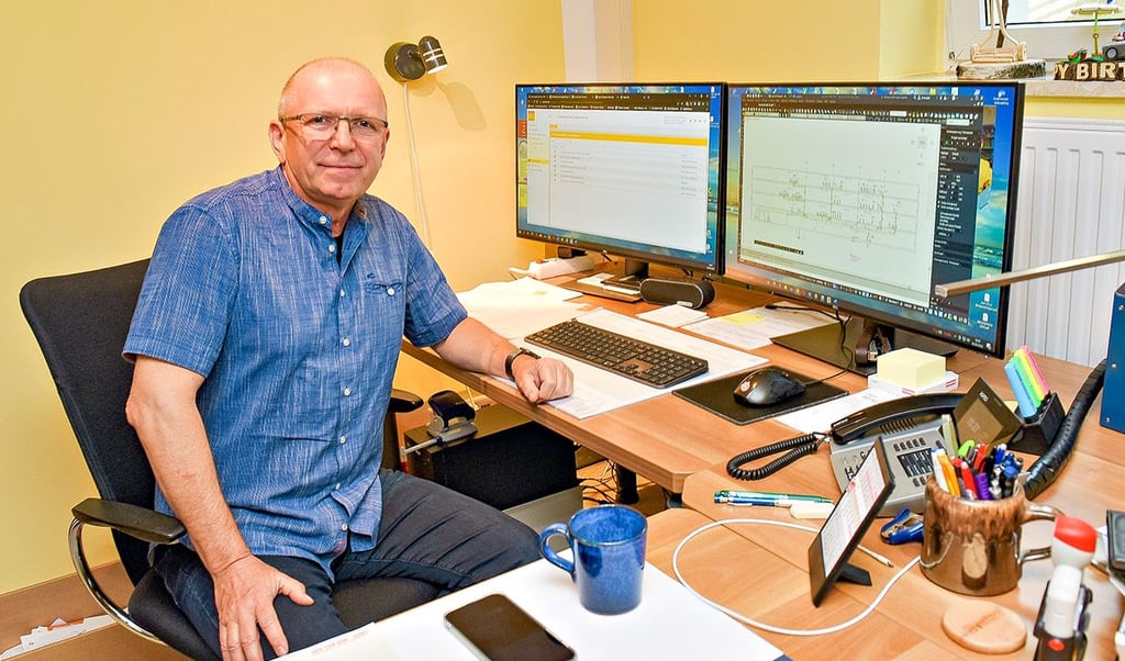 Energieberater Andreas Hübel aus Eisleben in seinem Büro.