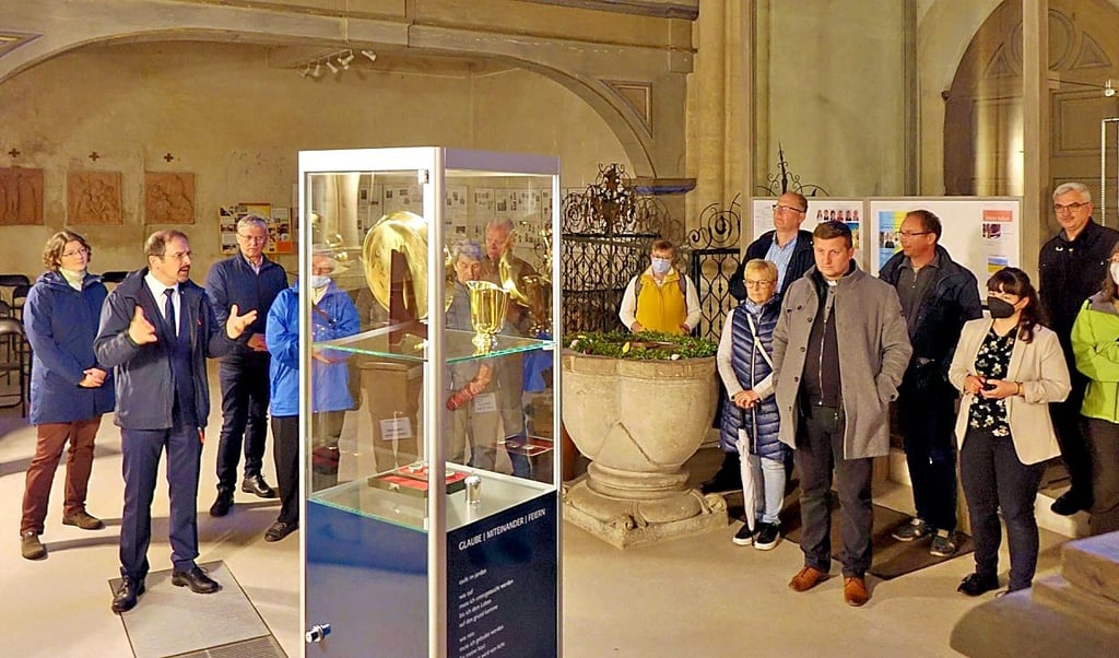 Propst Matthias Hamann war zur Ausstellungseröffnung von „Glaube-Miteinander-Feiern“ nach Zeitz gekommen. 