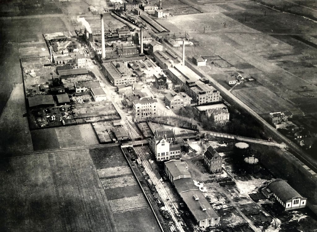Das Elektrochemische Werk Ammendorf wurde 1895 gebaut. Die Luftaufnahme zeigt die Produktionsstätte Anfang der 20er-Jahre.