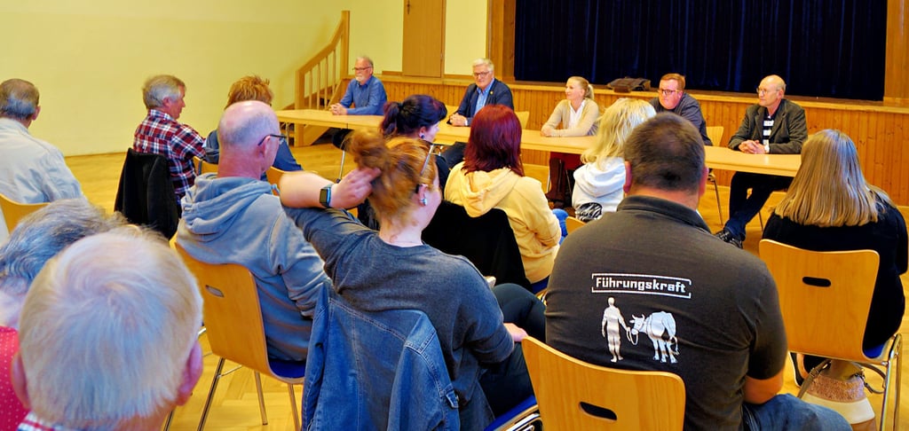Knapp eineinhalb Stunden dauerte das Wahlforum im Dorfgemeinschaftshaus in Wallhausen am Dienstagabend.
