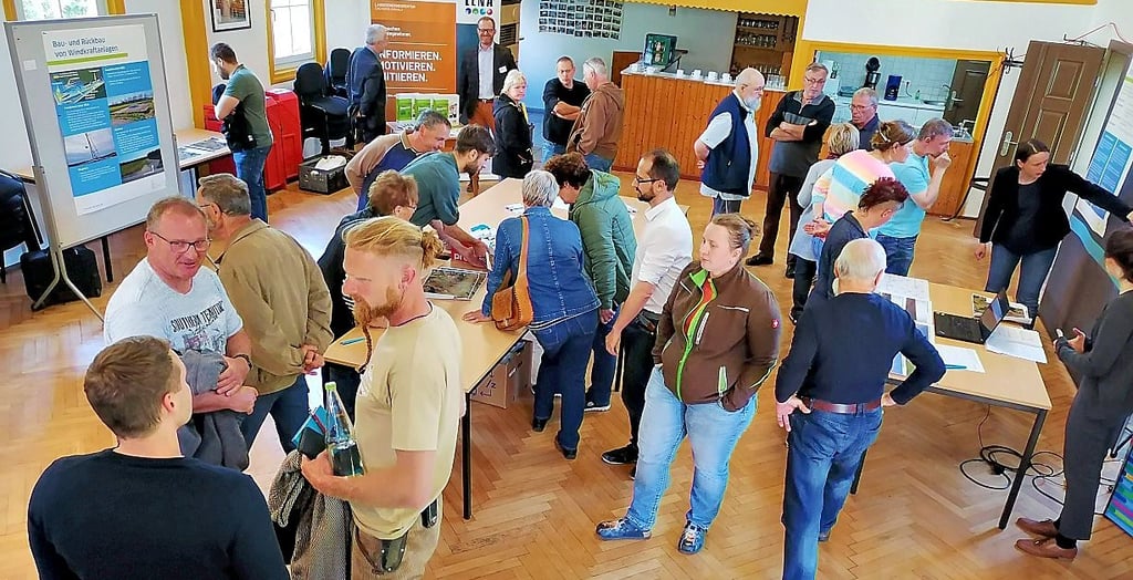 Großer Andrang bei der Veranstaltung, die Gemeinde und Windpark-Betreiber bewusst dezentral mit Infoständen und ohne Podiumsdiskussion angelegt hatten.