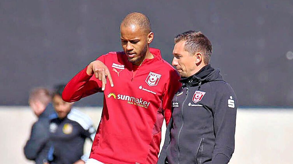 Louis Samson (l.) und Trainer André Meyer.