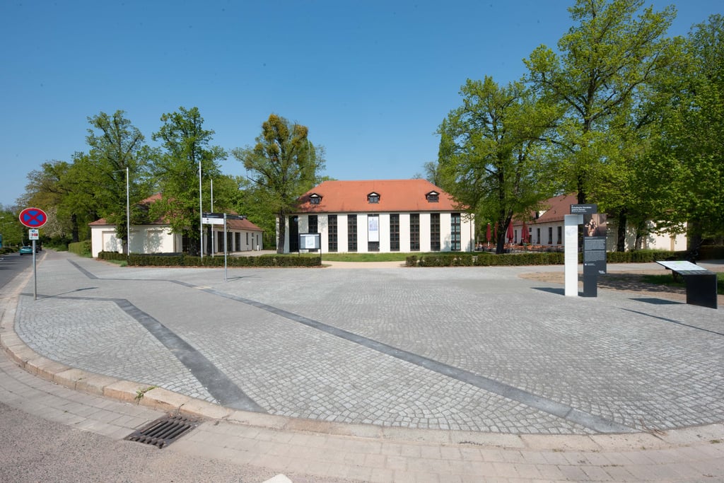 Die Einmündung Puschkinallee und Heinz-Röttger-Straße.