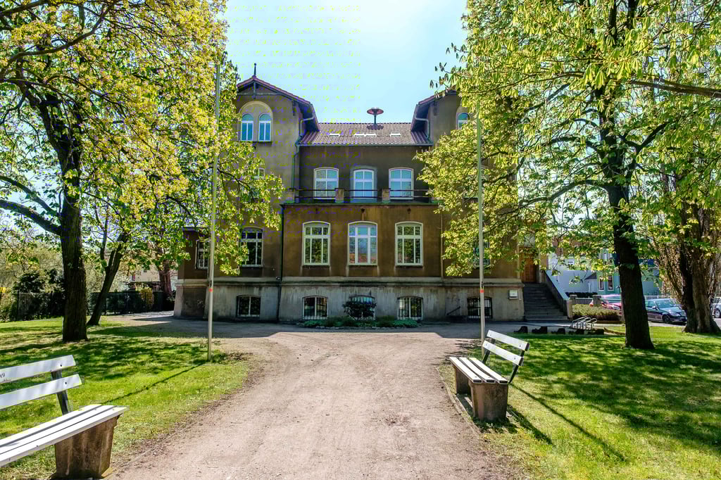 Das Rathaus in Oranienbaum: Die Kommune führt ein neues Kommunikationssystem ein, um Menschen direkter zu erreichen.