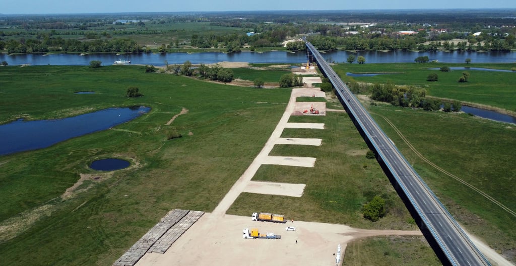 Die Trasse der A14 zwischen der Altmark und Wittenberge in Brandenburg nimmt bereits Gestalt an. laut Gericht kann jetzt auch zwischen Osterburg un Seehausen gebaut werden.