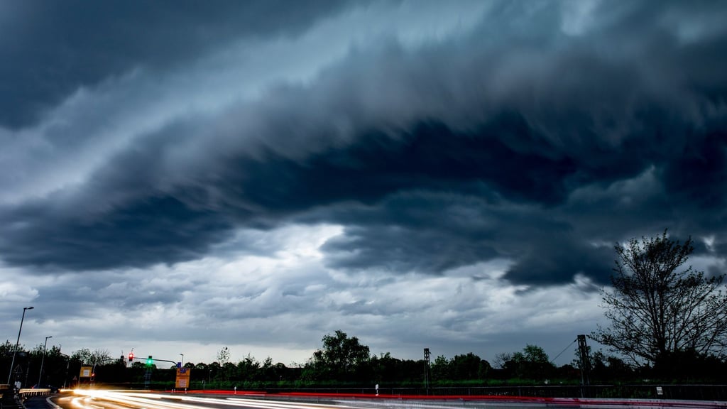 Da braut sich richtig was zusammen: Werden starke Stürme und Unwetter angekündigt, ist es mitunter besser, gar nicht erst loszufahren.