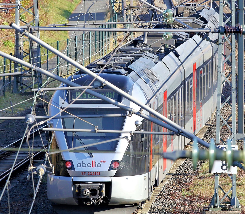 Die Züge der Abellio Rail Mitteldeutschland GmbH fahren u.a. auf den Strecken zwischen Magdeburg und Halle die Bahnhöfe von Schönebeck und Staßfurt an. Sowohl Abellio als auch die Deutsche Bahn sind von den steigenden Energiekosten betroffen.