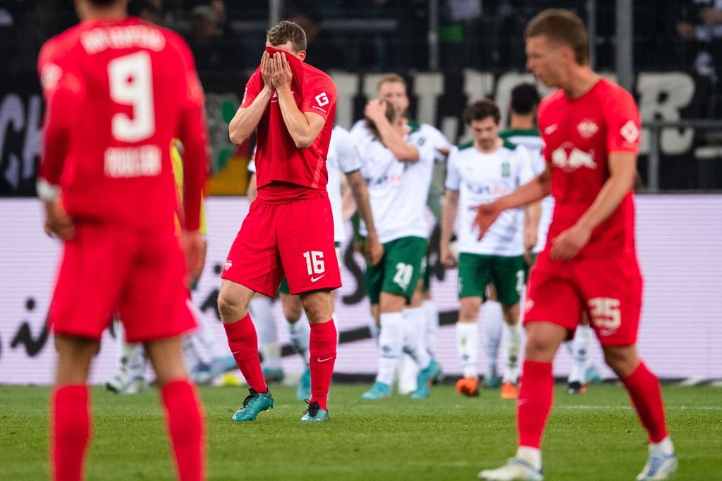 Leipzigs Lukas Klostermann reagiert nach dem Treffer zum 3:1.