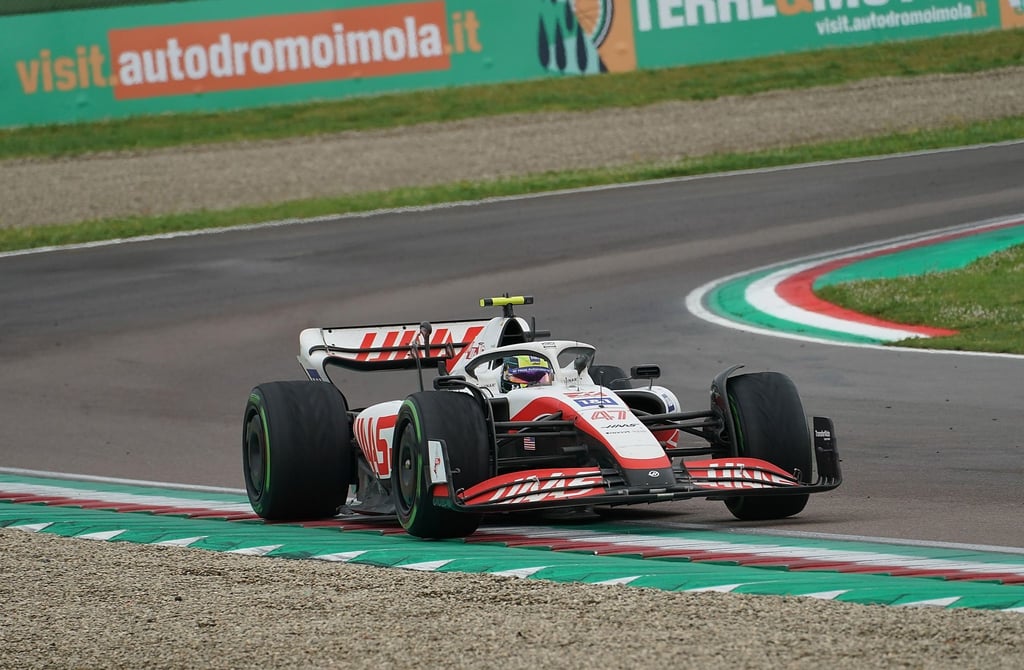Haas-Pilot Mick Schumacher bleibt optimistisch.