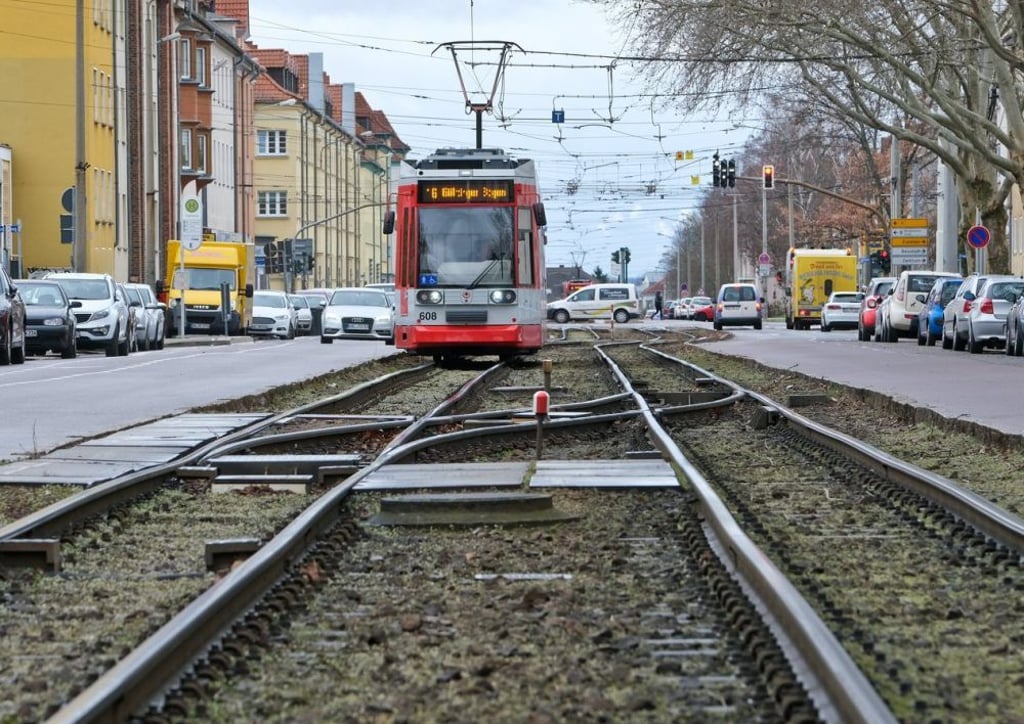 Das ist der Charmé der 70er: Die Verkehrsanlagen in der Elsa-Brändström-Straße sind hornalt. Das soll sich ab 2025 ändern.