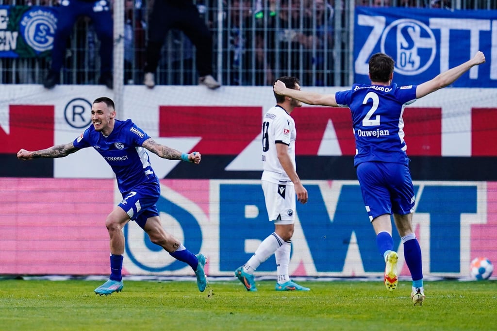Die Schalker holten sich in Sandhausen einen späten Sieg.