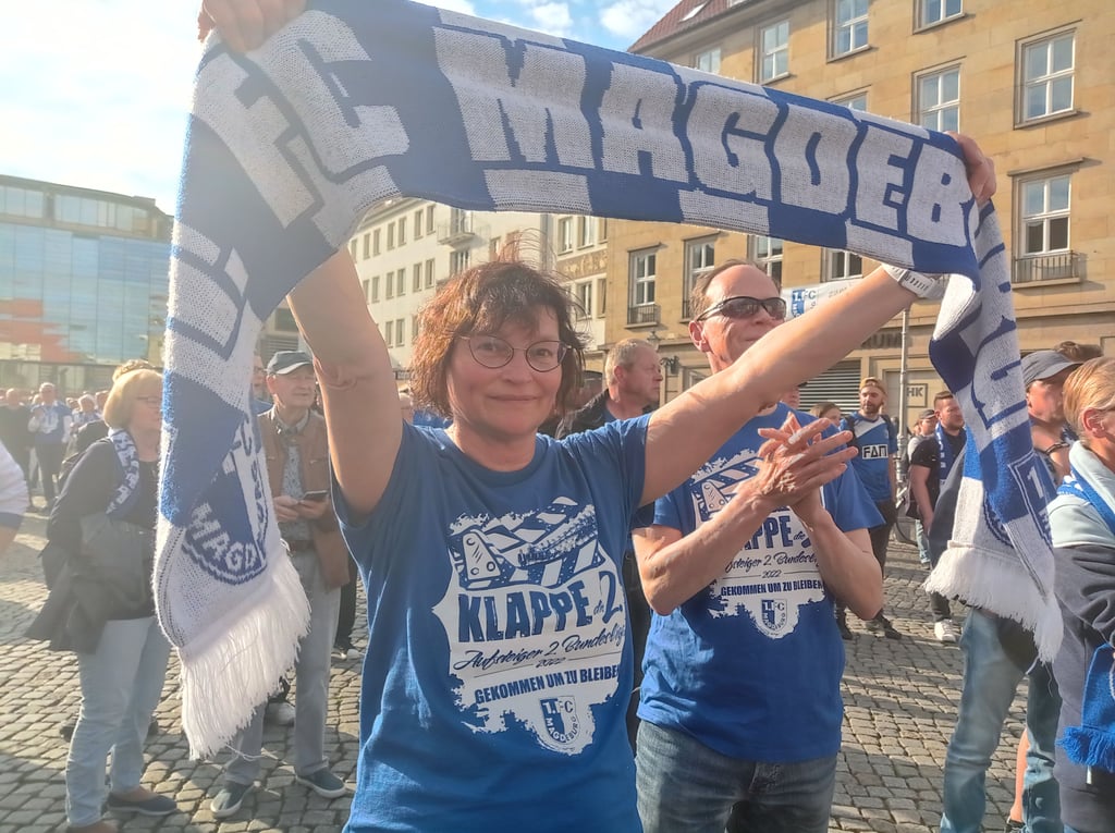 Mit Klappe die Zweite, ist der FCM in die 2. Bundesliga aufgestiegen, um zu bleiben. Das wurde auf dem Alten Markt gefeiert.