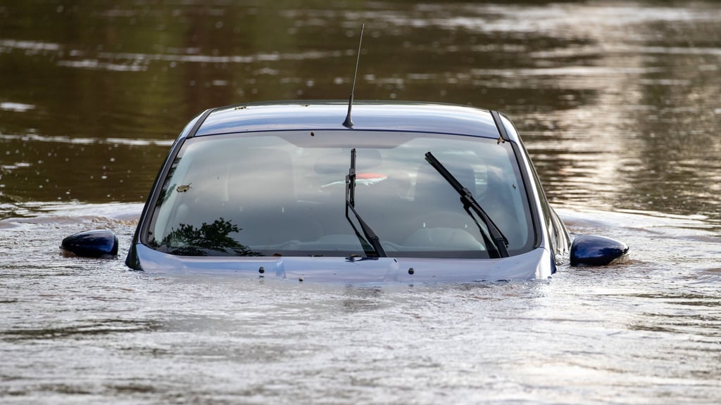 Sturm, Hagel, Blitz und Überschwemmungen haben nach Angaben der Versicherungsbranche im vergangenen Jahr Millionenschäden an Autos in Sachsen-Anhalt verursacht.