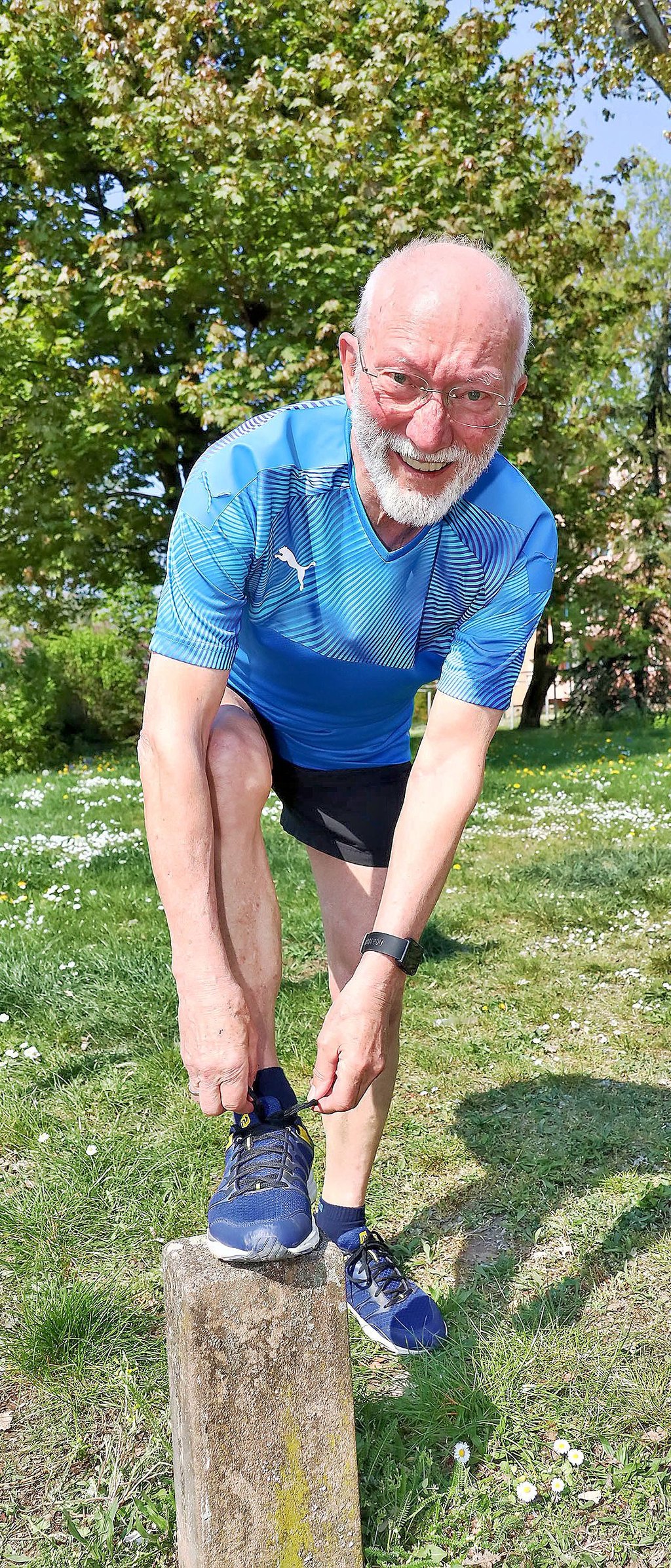 Hans-Joachim Kuhnt schnürt auch mit 80 unbeirrt die Laufschuhe.