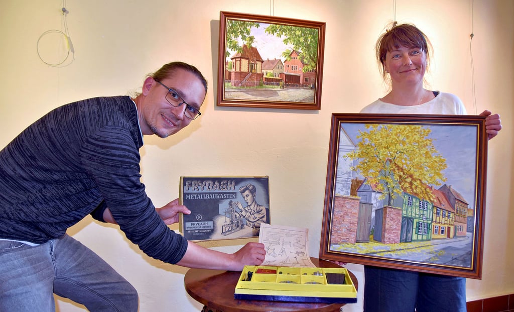 Christian Waldenheim ist der neue Museumsassistent. Gemeinsam mit Museumsleiterin Judith Vater baut der 40-jährige Haldensleber die Sonderausstellung mit dem Titel „20 Jahre Neuerwerbungen“ auf.