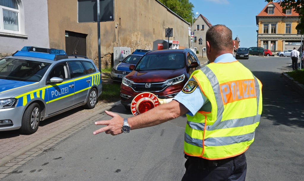 Rechts ranfahren bitte! Verkehrskontrollen in Aschersleben.