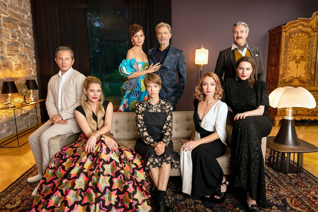 Trystan Pütter (l-r), Felicitas Woll, Jeanette Hain, Heiner Lauterbach, Heike Makatsch, Lisa Maria Potthoff, Tim Seyfi und Antje Traue spielen in „Herzogpark“ mit.