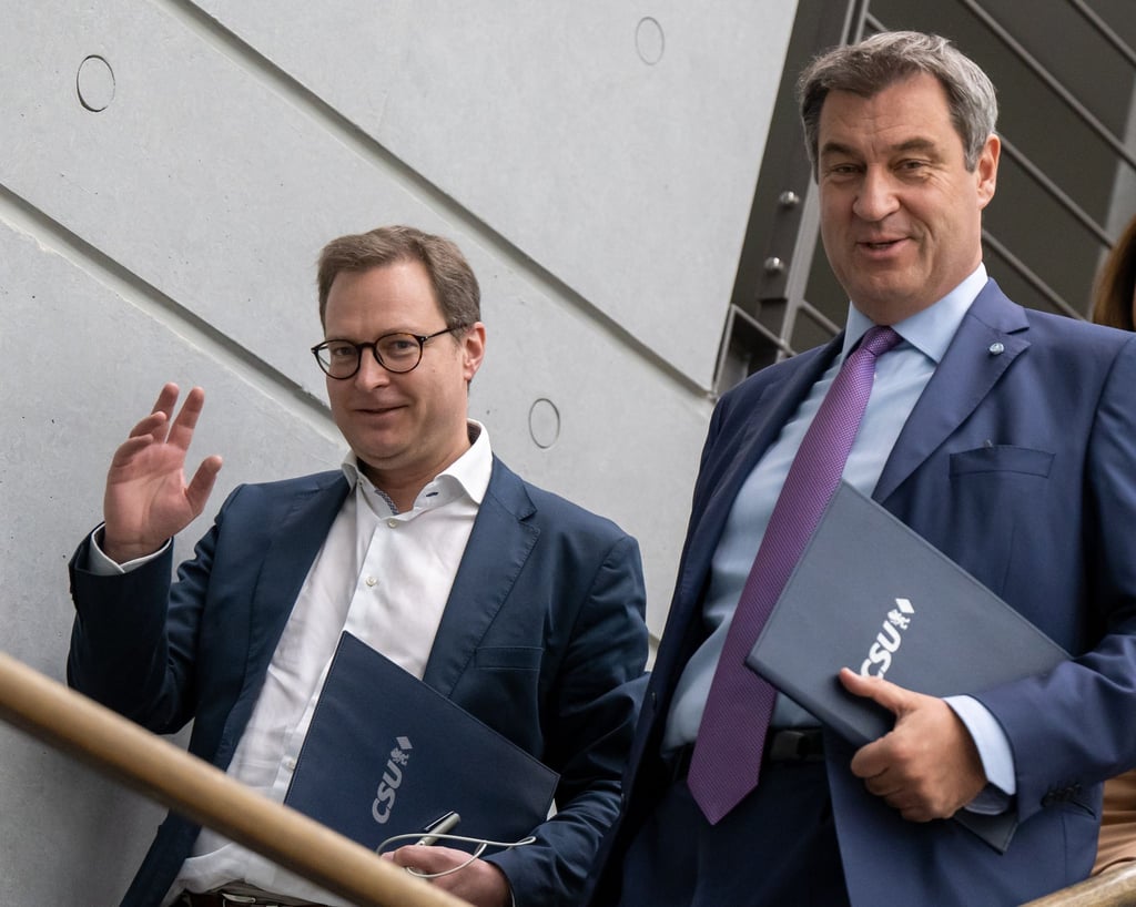 CSU-Chef Markus Söder hat sich für den oberbayerischen Landtagsabgeordneten Martin Huber (l) als neuen Generalsekretär entschieden.