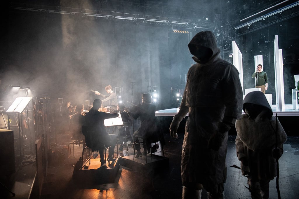Das Staatstheater Hannover bringt die Oper „Der Mordfall Halit Yozgat“ von Ben Frost auf die Bühne.