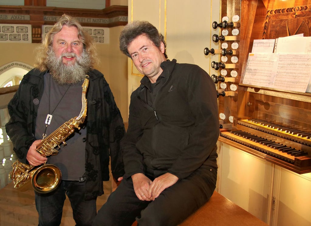 Saxofonist Warnfried Altmann (li.) und der Halberstädter Domkantor Claus-Erhard Heinrich gestalteten den Auftakt des Loburger Orgelsommers.