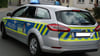 Die Zerbster Polizei sucht einen Radfahrer, der am Sonntag mit einem geparktem Audi zusammengesoßen ist und dann flüchtete.