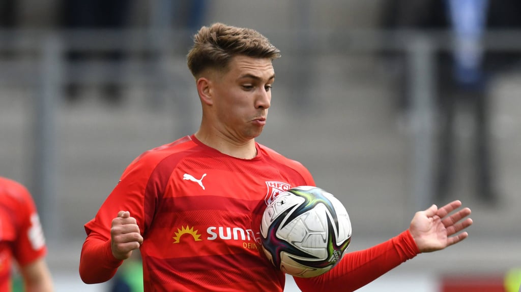 Julian Guttau wird seinen auslaufenden Vertrag beim Halleschen FC wohl verlängern.