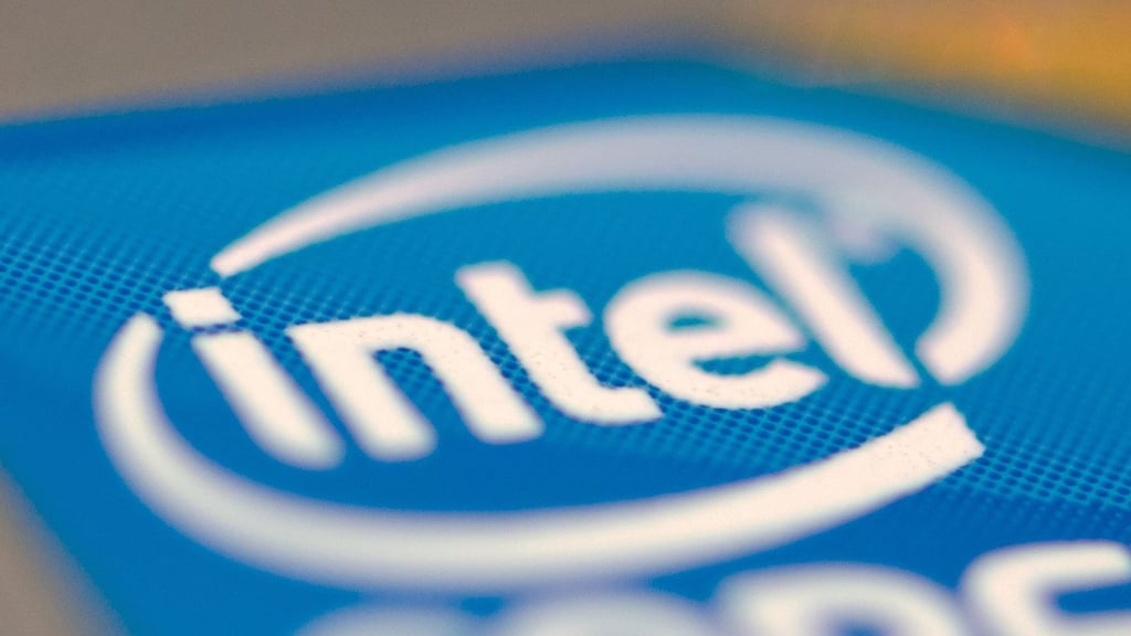 Das Logo des Chipherstellers Intel. Foto: Ralf Hirschberger/Symbolbild/