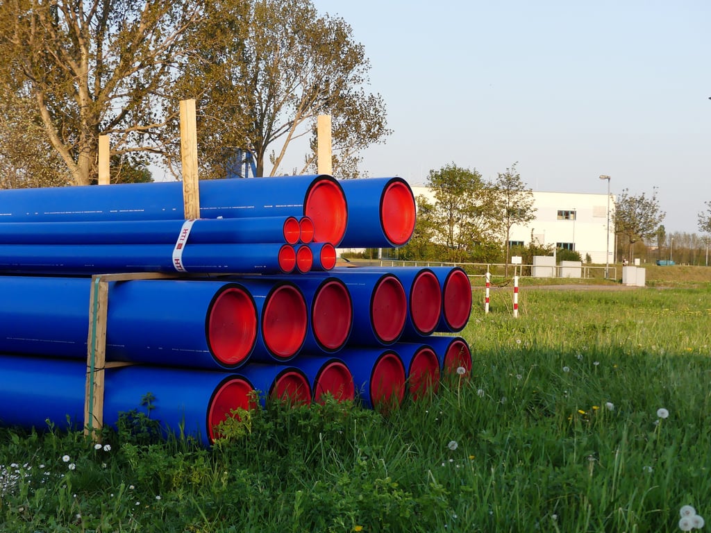 Die neue Hauptwasserleitung entsteht.