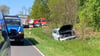 Verkehrsunfall auf der B 184 nahe Jütrichau: Ersthelfer hatten das Unfallfahrzeug noch vor Eintreffen wieder auf die Räder gestellt und die Insassin befreit.