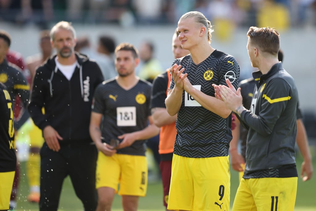 Der Wechsel von Erling Haaland (2.v.r.) zu Manchester City soll noch in dieser Woche über die Bühne gehen.