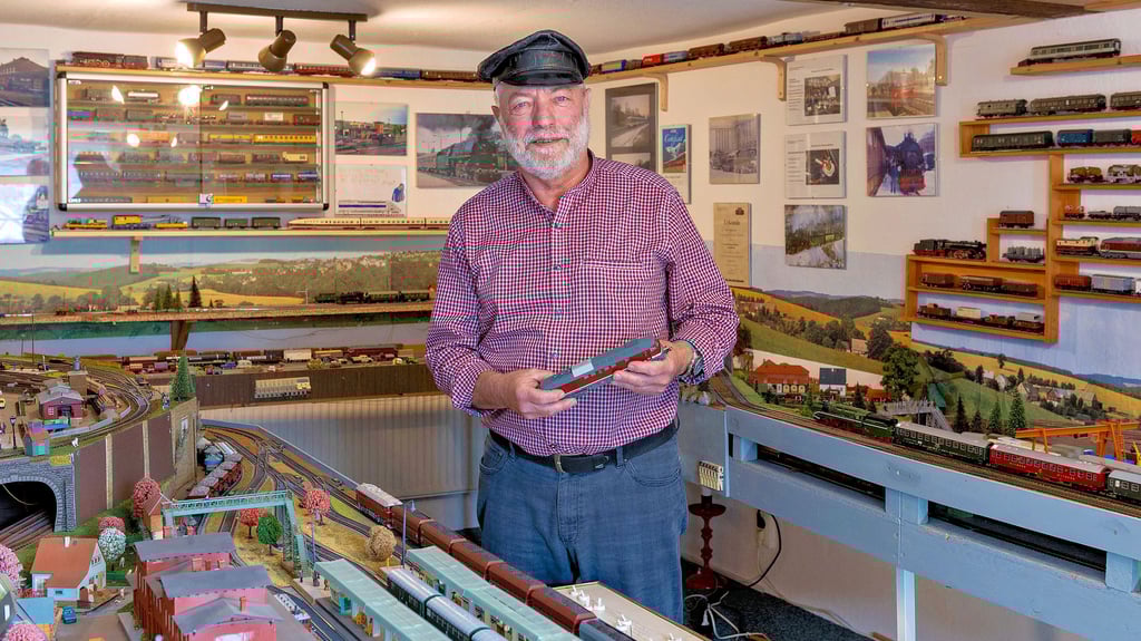 Jürgen Graul hat sich  in Goßra eine große  Modellbauanlage aufgebaut.