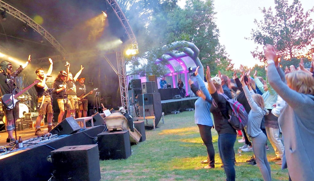 Im vergangenen Jahr feierten rund 600 Besucher die Rock-Party im Freibad.