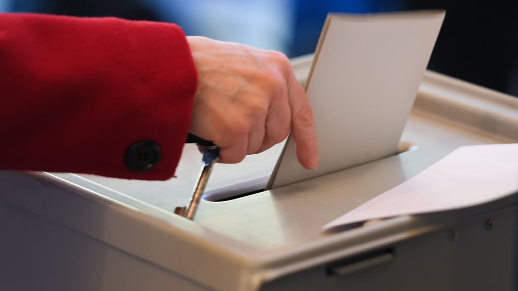 Symbolfoto - Peter Kohl und Jürgen Prell gehen in die Stichwahl