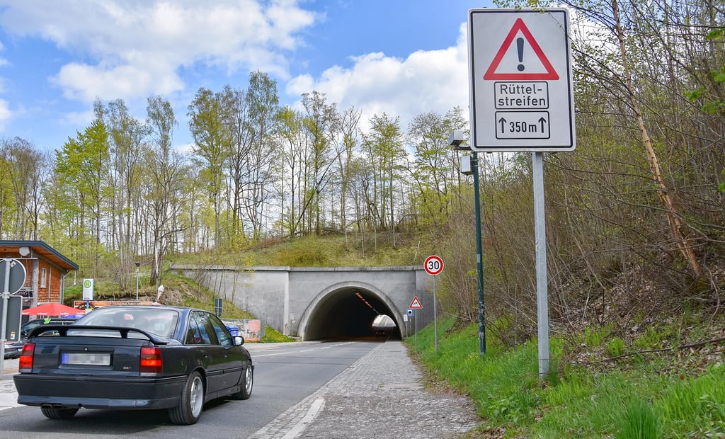 Wenn zu viele Tuning-Anhänger am Tunnel der Rappbodetalsperre zusammenkommen, wird dieser mitunter voll gesperrt - ärgerlich für andere Autofahrer, die dann Umwege in Kauf nehmen müssen.