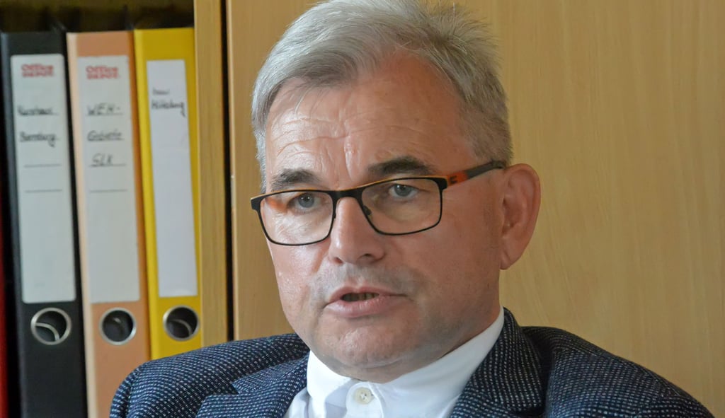 Manfred Gaertner verlässt die Verwaltung des Salzlandkreises. Mehr als drei Jahrzehnte hat er dort das Bauamt geleitet.