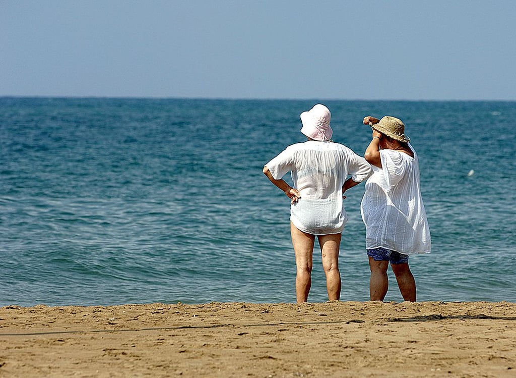 Da wird sich Putin aber ärgern: Deutsche Seniorinnen am Strand der türkischen Riviera im Badeort Manavgat.