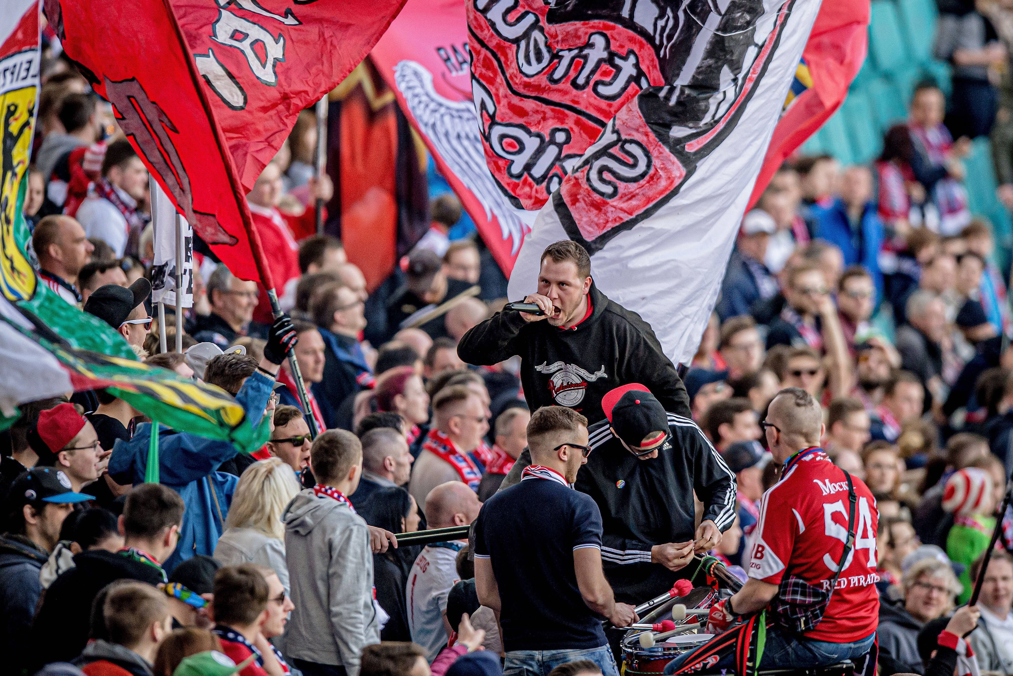 "Im Bereich Fanbetreuung Eine Glatte Sechs": RB Leipzigs Fans ...