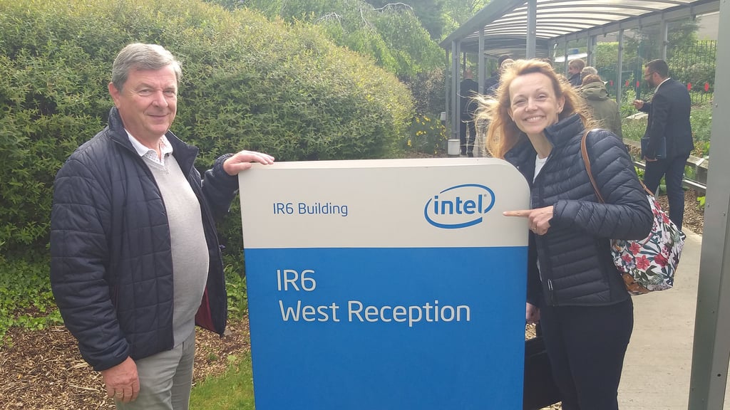 Magdeburgs Oberbürgermeister Lutz Trümper und Wirtschaftsbeigeordnete Sandra Yvonne Stieger sind zu Besuch bei Intel in Irland.