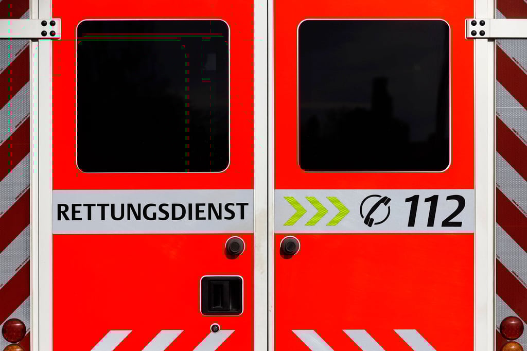 Blick auf einen Rettungswagen.