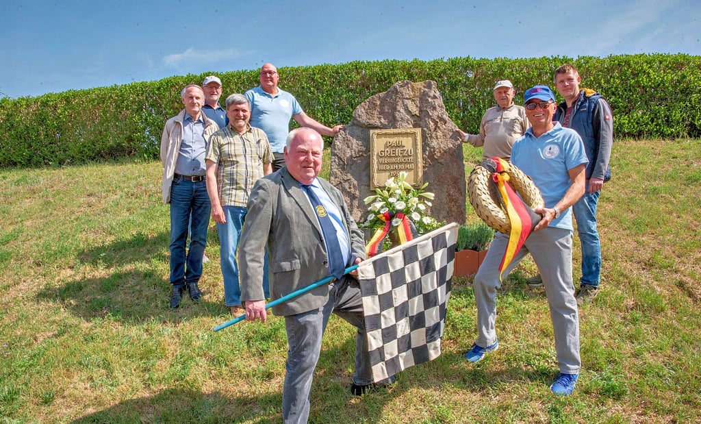 Gedenken zum 70. Todestag von Paul Greifzu am Gedenkstein im Stadion. Urpsrünglich stand dieser Stein an der damaligen Unfallstelle an der A9.