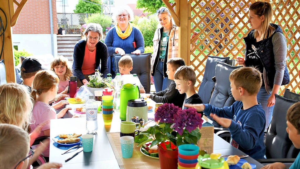 Ein gemeinsames Frühstück kann den Zusammenhalt und das Klassengefüge stärken.