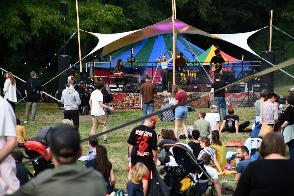 Ein Bild vom Glacis-Open-Air 2021 in Magdeburg. Auch in diesem Jahr soll es im Glacis wieder eine Veranstaltung bis nach 23 Uhr geben.