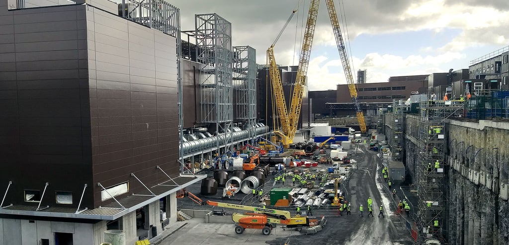 Die im Bau befindliche Fabrik Fabrik 34 in Leixlip bei Dublin. Tausende Bauarbeiter sind im Einsatz. Intel nummeriert seine Fabriken weltweit. Die Nummer für Magdeburg steht noch nicht fest.